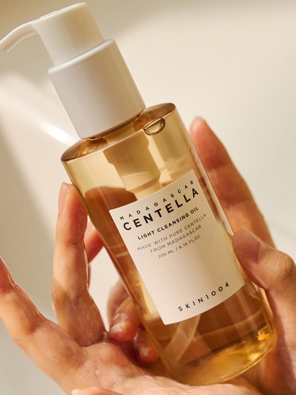 SKIN1004 Madagascar Centella Light Cleansing Oil 200ml Gentle Face Cleanser - Picture 3 of 5